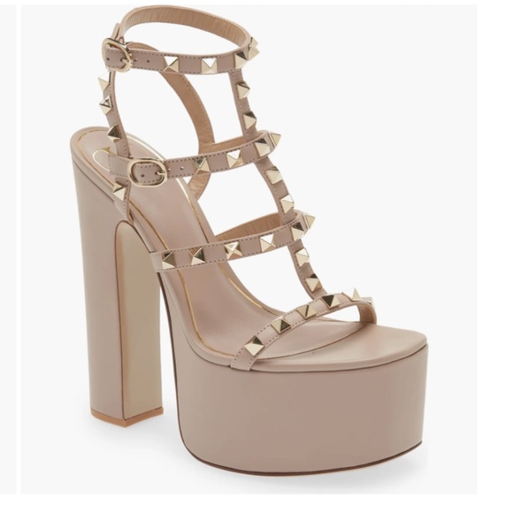 NIB $1270 Valentino Garavani Rockstud Platform Sandal in Poudre - size 40.5/10.5